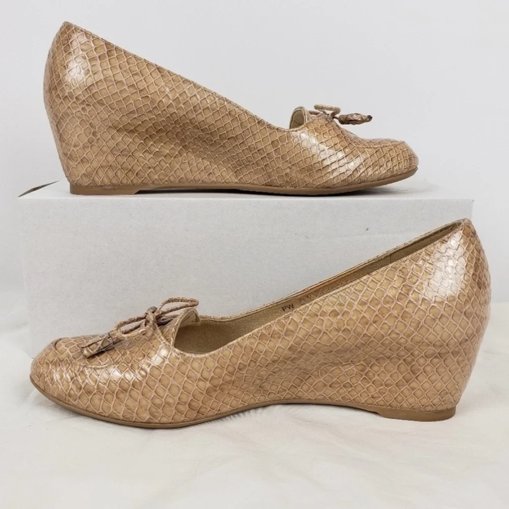 Stuart Weitzman Patent Leather Wedges in Tan Super Comfortable.